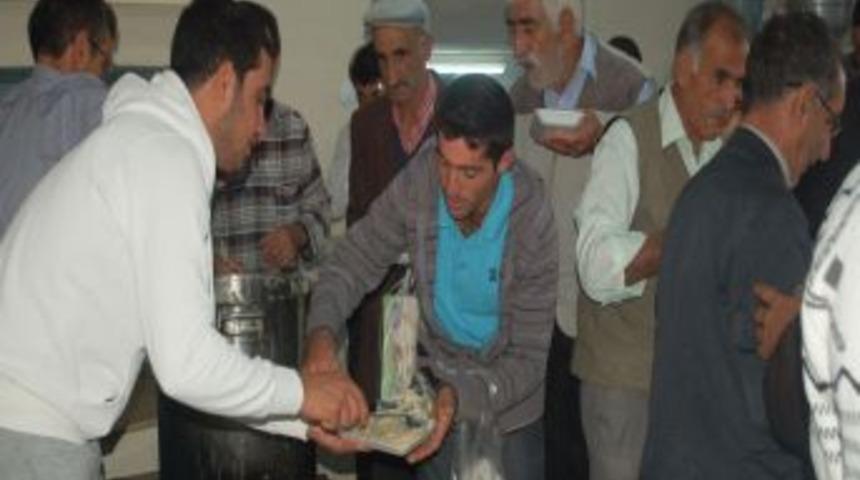 İzmir&rsquo;deki Ağrılılar, Bayramı 'halise' Ile Karşıladı