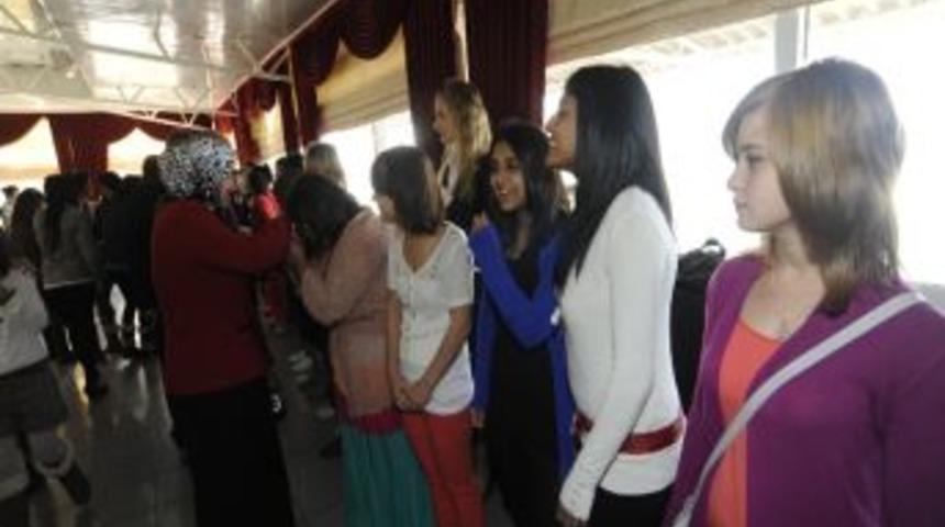 Vali Tuna &Ccedil;ocuklarla Bayramlaştı