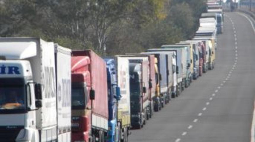 Kapıkule&rsquo;de 11 Kilometre Tır Kuyruğu Oluştu