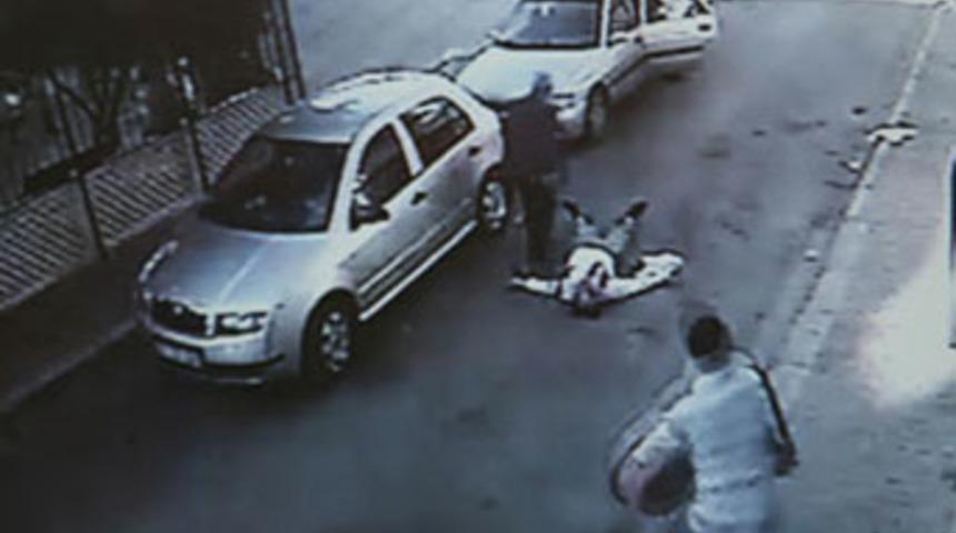 Hasmını &ouml;nce vurdu sonra da bağazını kesti