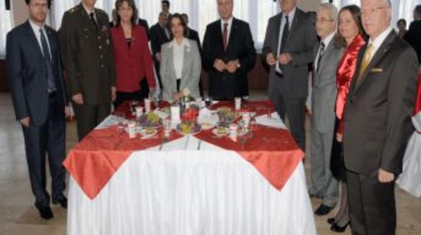 Daş&ouml;z: Bayramlar Mutluluk, Sevin&ccedil;, Birlik Ve Beraberlik G&uuml;nleridir