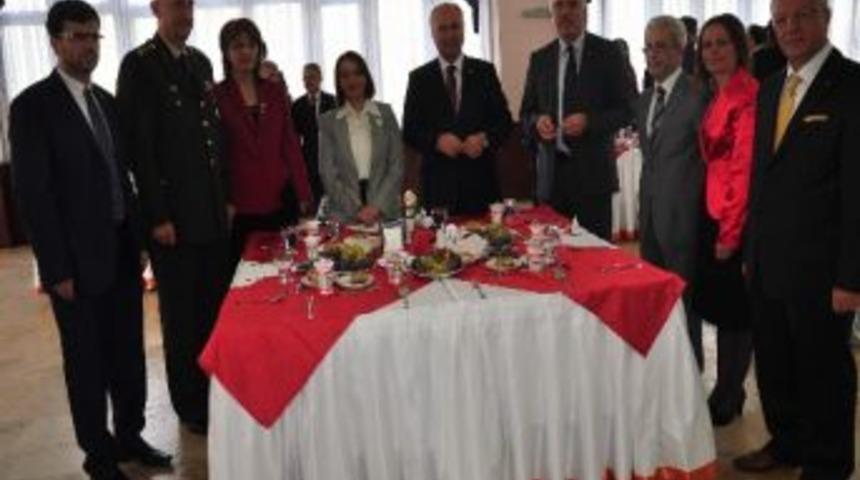 Manisa&rsquo;da Protokol Bayramlaştı