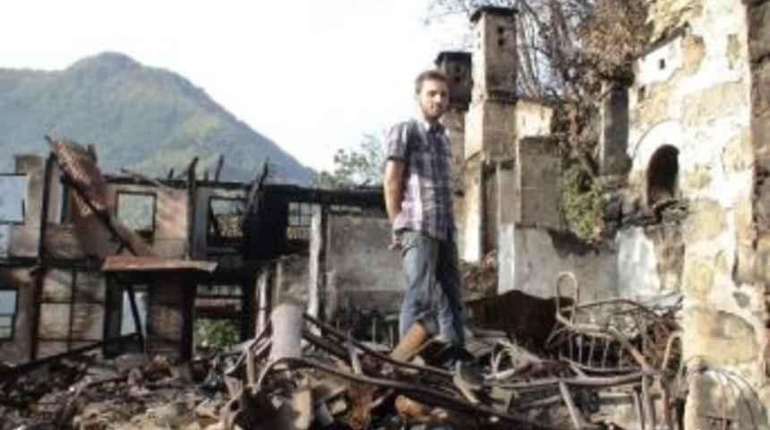 Bayram G&uuml;n&uuml; Evsiz Kaldılar