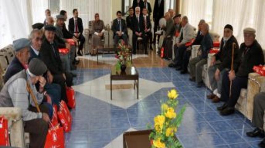 Malatya Valisi Şahin, &Ccedil;ocuklar Ve Yaşlılarla Bayramlaştı