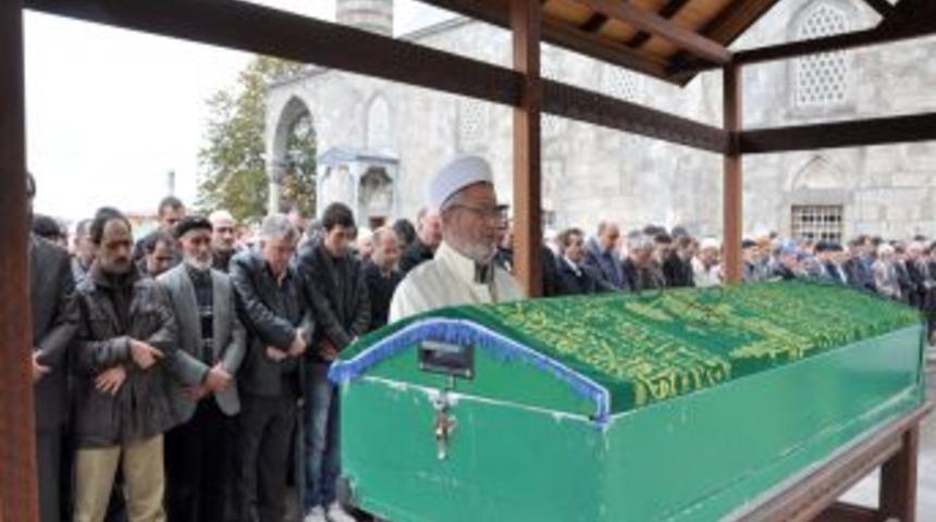 Lala Paşa Camii&rsquo;nin 30 Yıl M&uuml;ezzinlik Yapan &Ccedil;emlek Son Yolculuğuna Uğurlandı