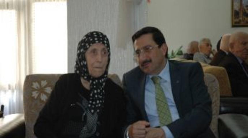 Huzurevinde H&uuml;z&uuml;nl&uuml; Bayram