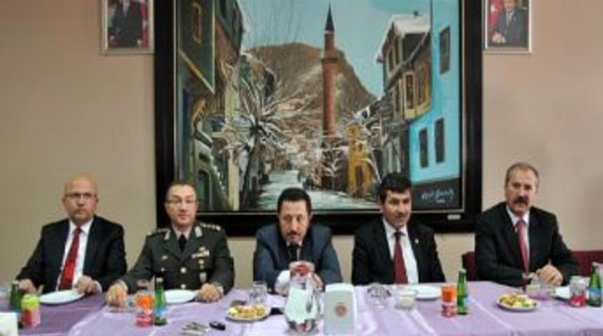 Afyonkarahisar Protokolü, Bayramlaşmada Terörün Sona Ermesi Temennisinde Bulundu