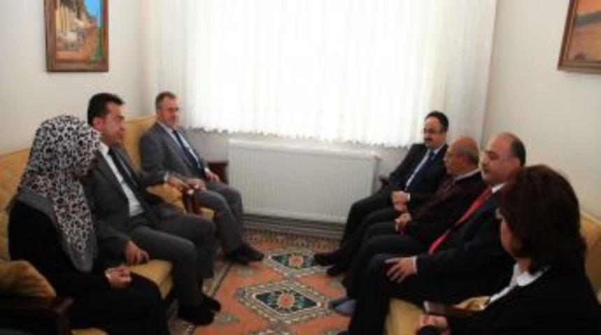 G&uuml;ng&ouml;ren Belediyesi&rsquo;nden Şehit Ve Gazi Ailelerine Bayram Ziyareti