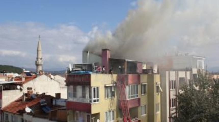 Kurban Etiyle Mangal Yaparken &Ccedil;atıyı Yaktı