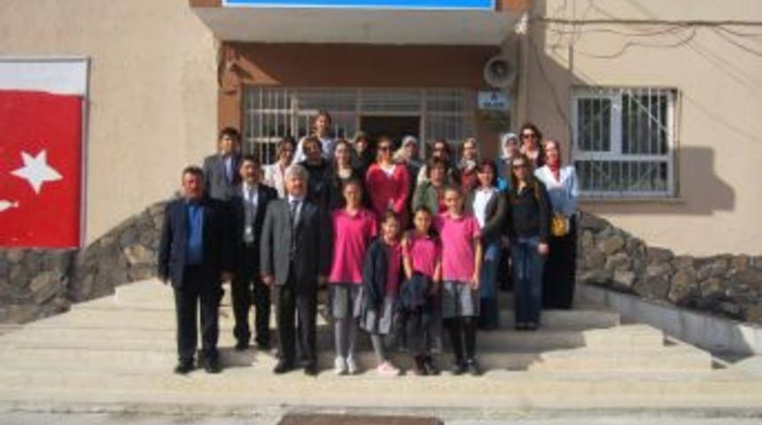 &Ouml;zel Okuldan Devlet Okuluna Bayramda Yardım Eli