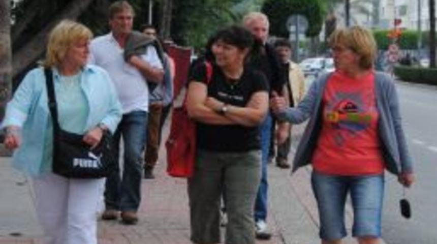 Turistler, Boş Sokaklarda Şehir Turu Yaptı