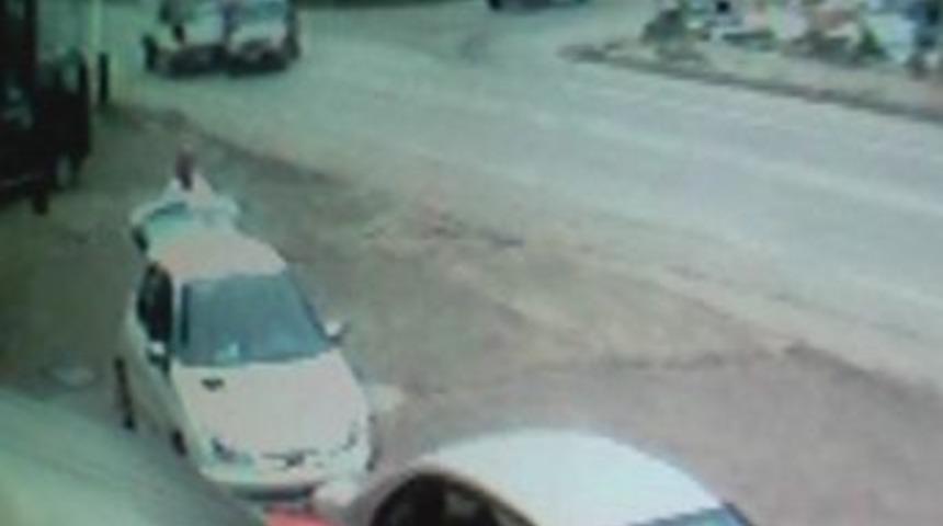 Otomobil İle Kamyonet &Ccedil;arpıştı: 6 Yaralı