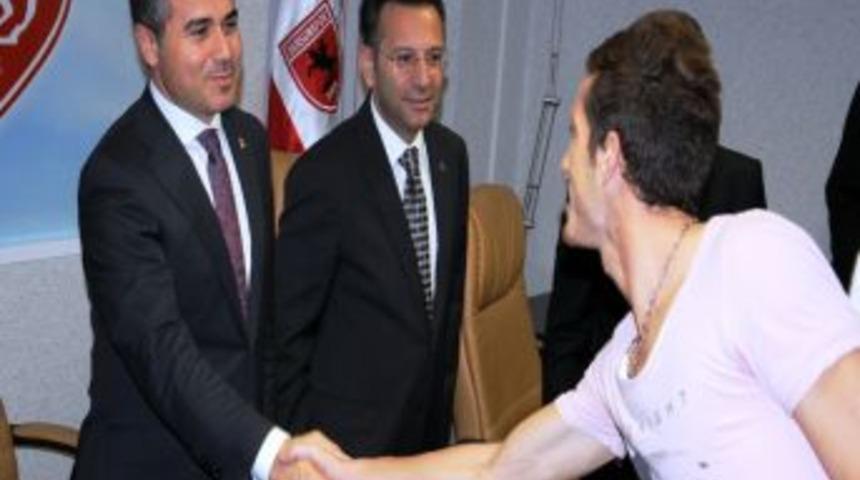 Bakan Suat Kılıç: Sahada Suyun Birikmesinde Devletin Kabahati Yok