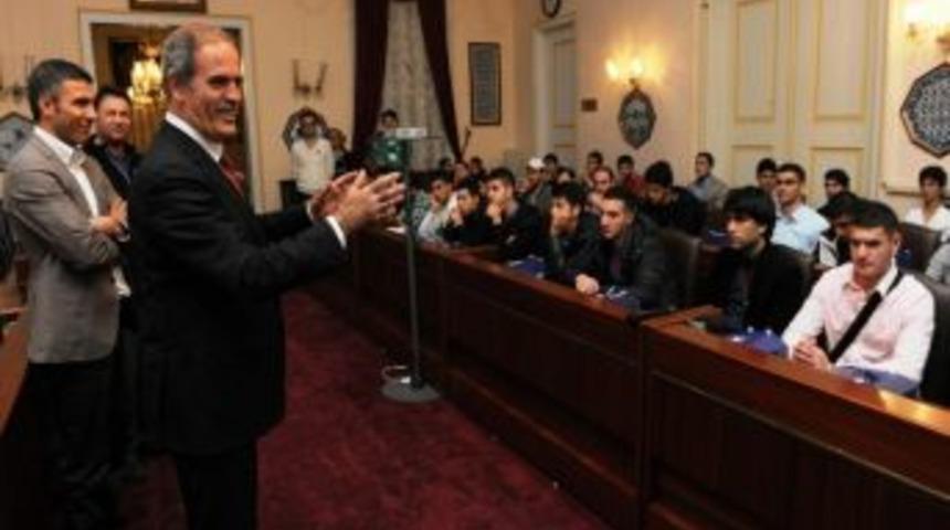 Başkan Altepe Sporcu Gen&ccedil;lere Moral Verdi