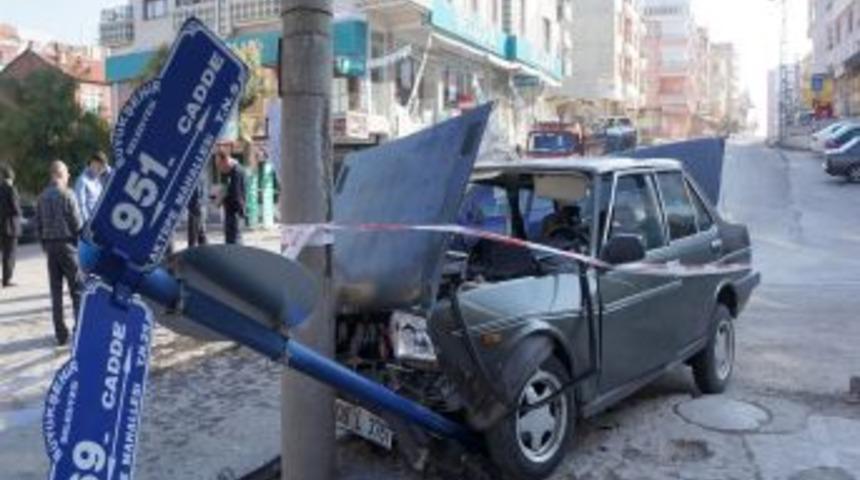 Bayram Ziyaretine Giden 2 Ara&ccedil; &Ccedil;arpıştı: 2'si Ağır 9 Yaralı