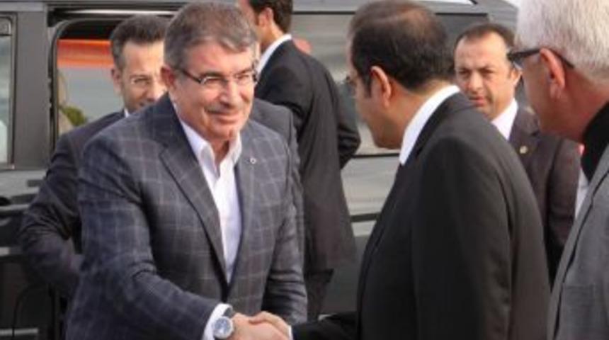 İ&ccedil;işleri Bakanı Şahin, Samsun&rsquo;da Partililerle Buluştu