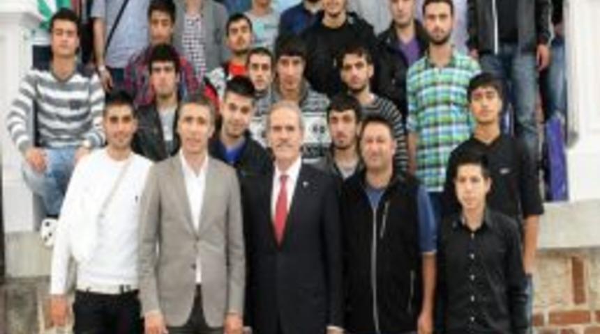 Başkan Altepe, Sporcu Gen&ccedil;lere Moral Verdi