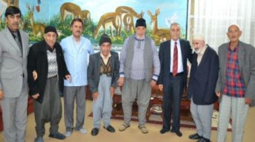 Fakıbaba Yaşlılarla Bayramlaştı