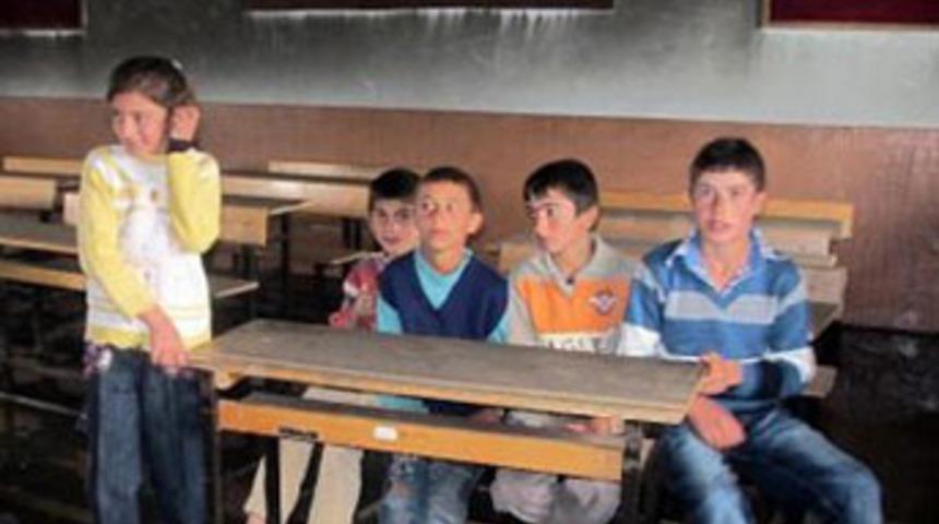 M&uuml;d&uuml;re kızan &ouml;ğrenci okul yaktı!