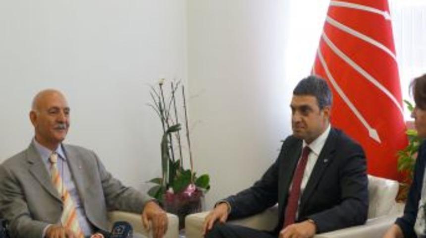 'Başbakan, T&uuml;rk Bayrağı Ile Cumhuriyet Y&uuml;r&uuml;y&uuml;ş&uuml;ne Gelsin'