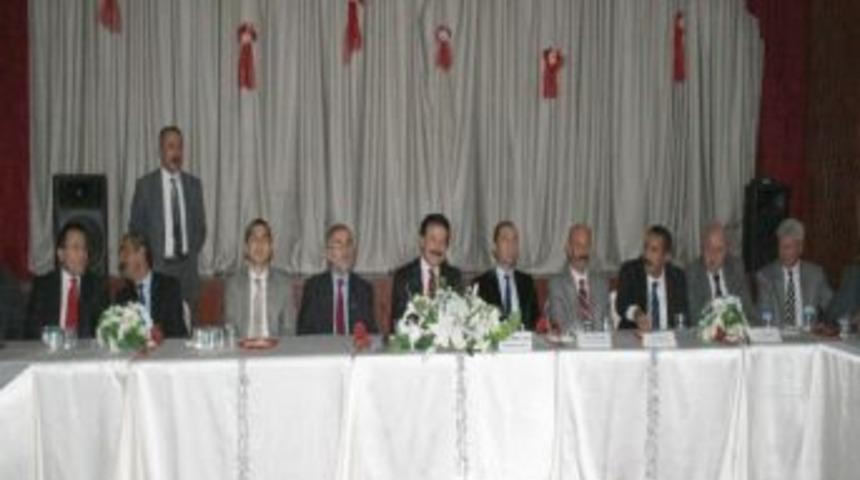 &Uuml;nye&rsquo;de Siyasi Partiler Bir Arada Bayramlaştı