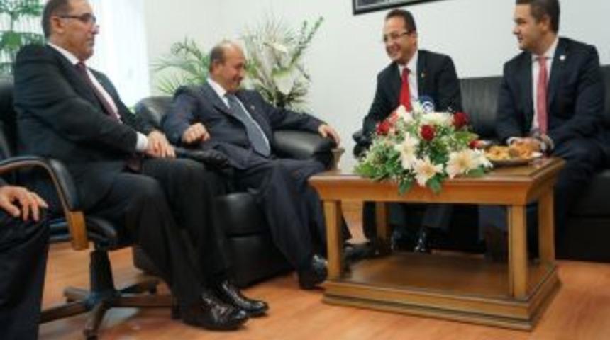 CHP Heyeti, MHP'lilerle Bayramlaştı