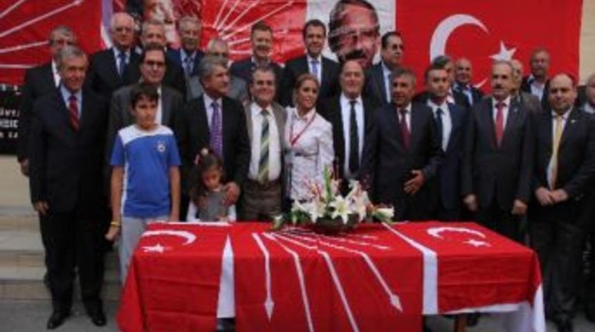 Chp&rsquo;li Vekiller Bayramı Halay &Ccedil;ekerek Kutladı