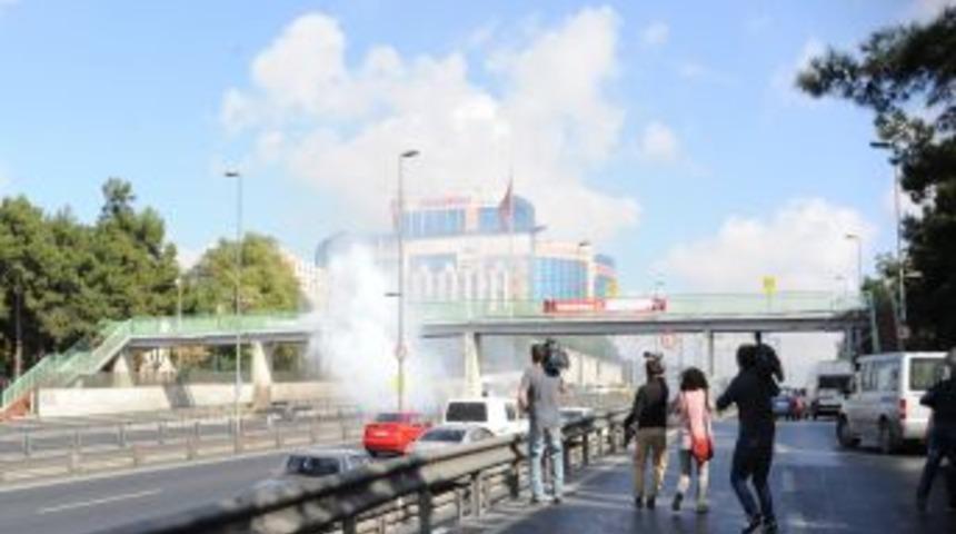 Metrob&uuml;s yoluna ses bombası atıldı