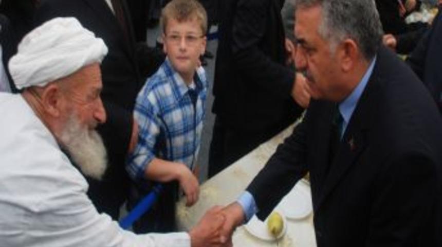 Bakan Yazıcı Hemşerileriyle Bayramlaştı