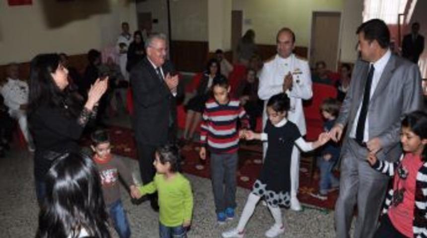 Vali Vekili, Bayramda &Ccedil;ocuklarla &Ccedil;iftetelli Oynadı, Halay &Ccedil;ekti