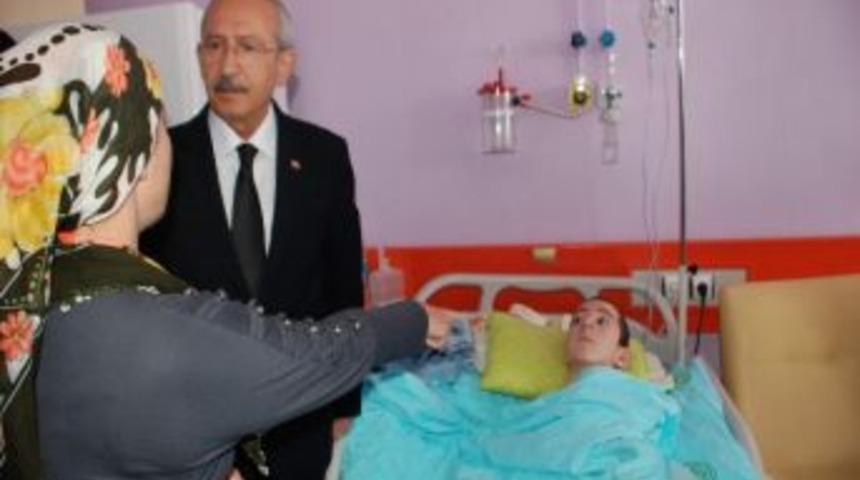 Kılı&ccedil;daroğlu Hasta &Ccedil;ocukları Ziyaret Ederek Hediye Verdi