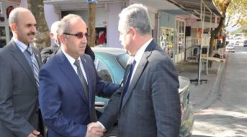 Ak Parti'li Berber, Gördes Teşkilatına Bayram Ziyareti Yaptı