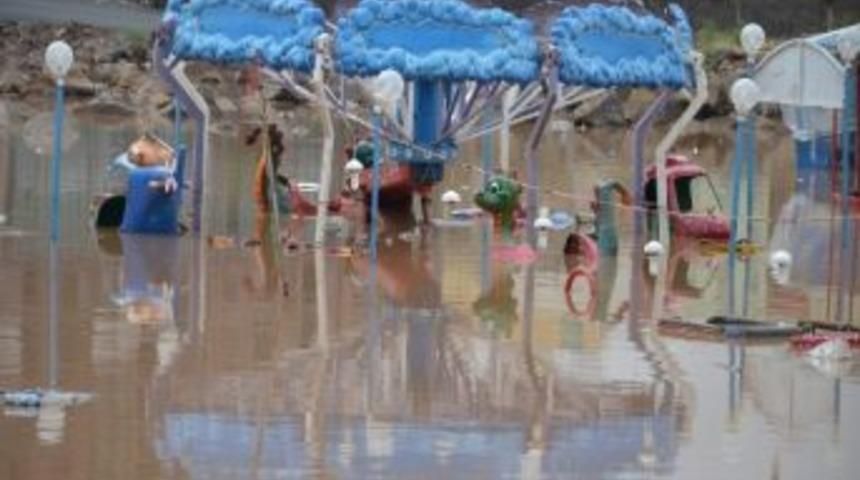 Viranşehir&rsquo;de Sağanak Yağış Hayatı Olumsuz Etkiledi