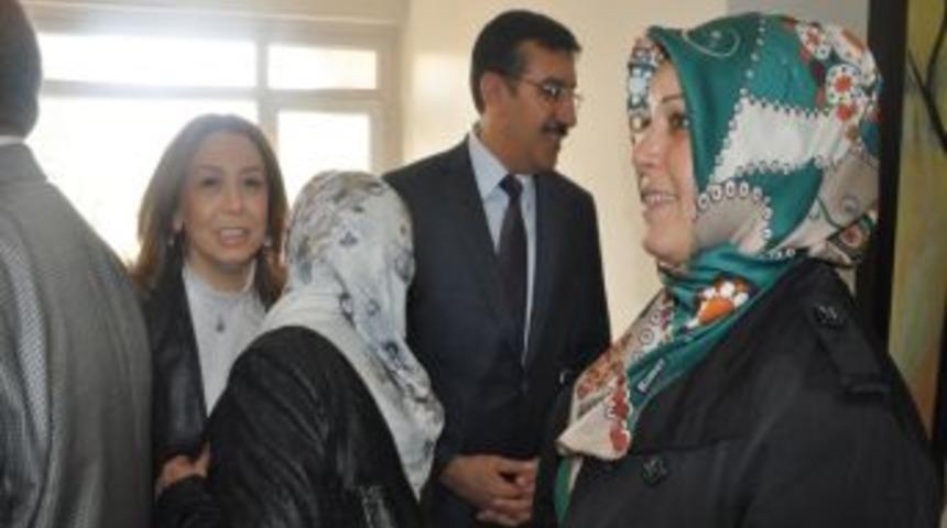 Ak Parti&rsquo;de Kalabalık Bayramlaşma