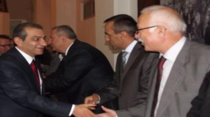 AK Parti Milletvekili'nden MHP'li Başkana: Senin CHP Otob&uuml;s&uuml;nde Ne Işin Var &rdquo;