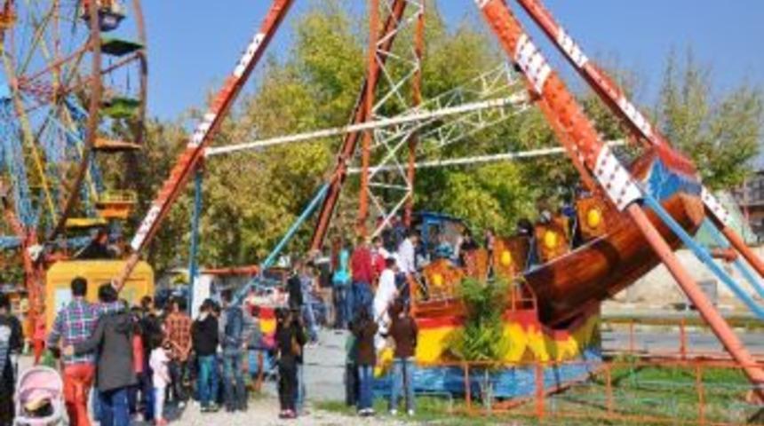 Bayram&rsquo;da Lunaparklar Doldu Taştı