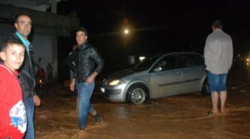 Şanlıurfa’da Sağanak Yağış Trafiği Felç Etti