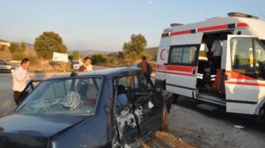 Demirci&rsquo;de Trafik Kazası: 8 Yaralı