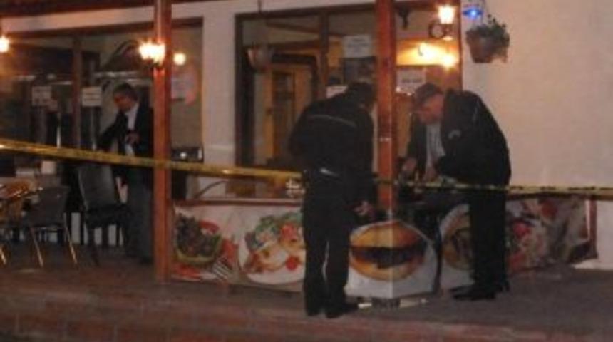 K&ouml;rfez'de Bı&ccedil;aklı Kavga: 1 Yaralı