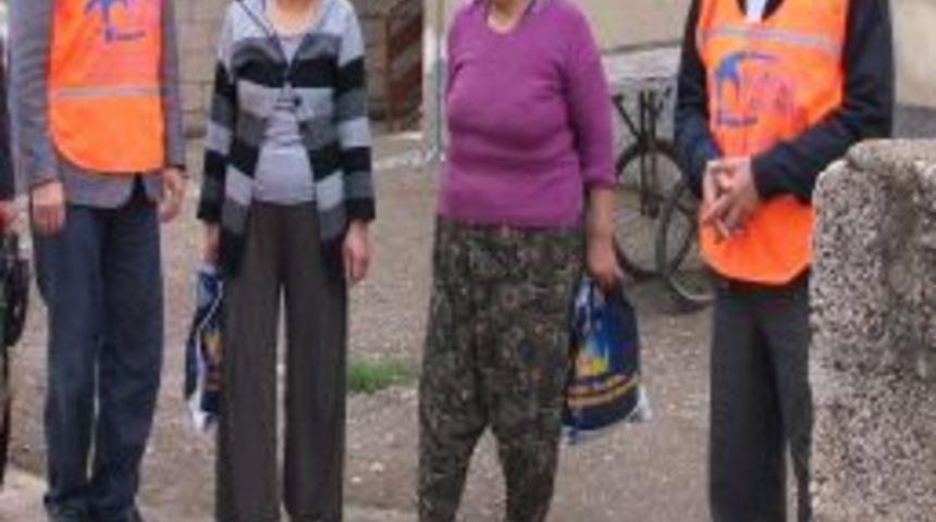 Kimse Yok Mu Derneği Kahramanmaraş'ta Bin Ailenin Y&uuml;z&uuml;n&uuml; G&uuml;ld&uuml;rd&uuml;