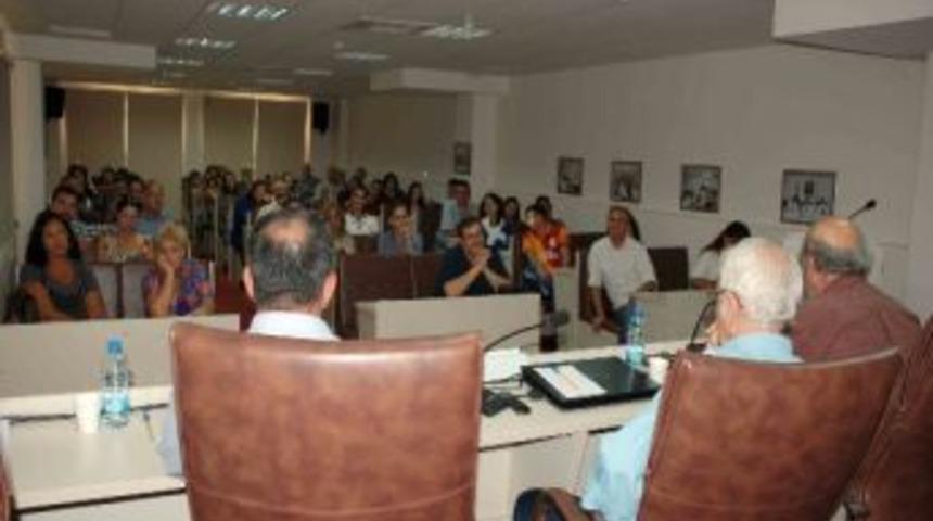 T&uuml;rkiye&rsquo;nin &Ouml;nde Gelen Fotoğraf Sanat&ccedil;ıları Kuşadası Ticaret Odası&rsquo;nda Fotoğraf Severlerle Buluştu