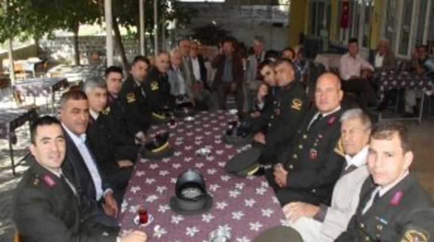 Jandarma Bayramda Vatandaşla İ&ccedil; İ&ccedil;e