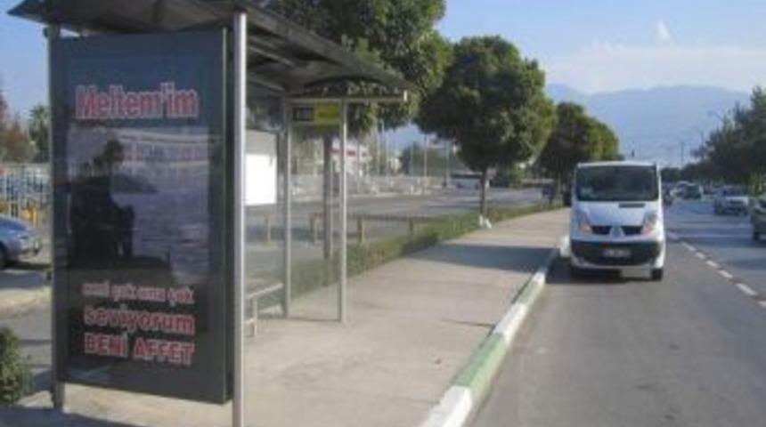 Eşiyle Barışmak İ&ccedil;in Bilboardlara İlan Verdi