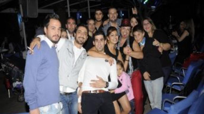 İzmir'de Bayram Akşamları Renkli G&ouml;r&uuml;nt&uuml;lere Sahne Oldu