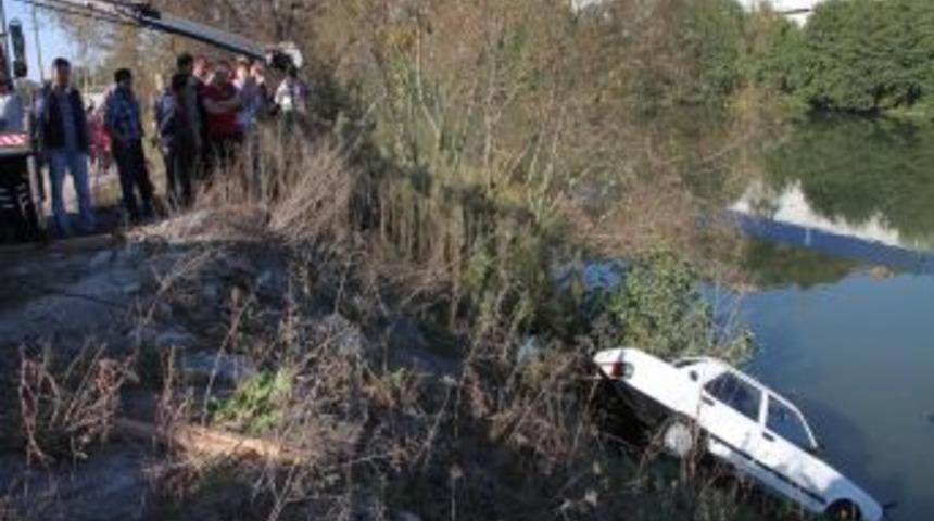 Direksiyon Hakimiyetini Kaybeden Sürücü Dereye Uçtu