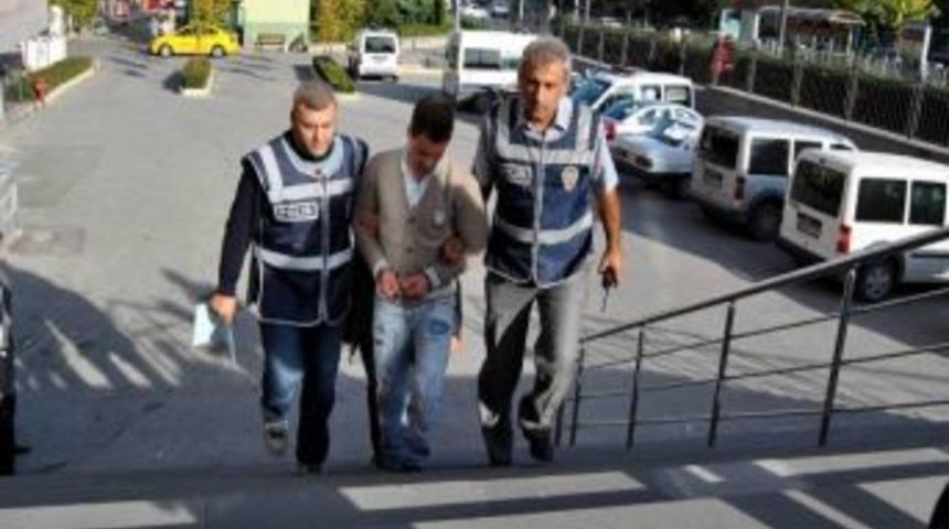 Babasını &Ouml;ld&uuml;r&uuml;p İşyerini Yakan Oğul Adliyeye Sevk Edildi