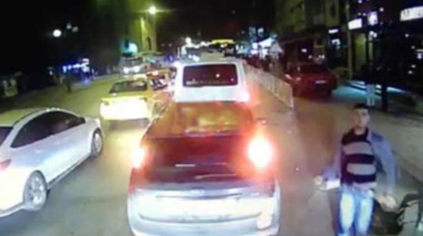 Otob&uuml;se demir sopalı saldırı