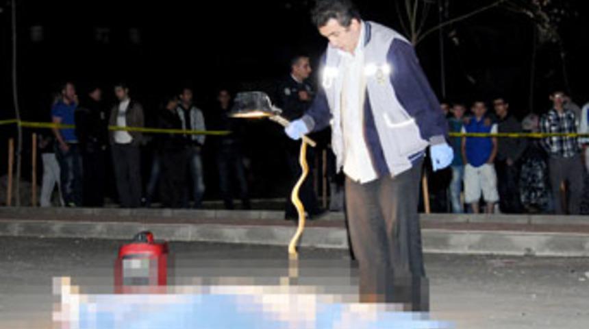 Hastaneden ka&ccedil;tı, arkadaşını &ouml;ld&uuml;rd&uuml;