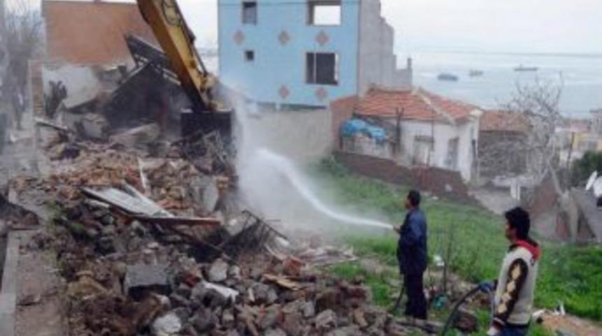 İzmir Kadifekale'de Şehir D&ouml;n&uuml;ş&uuml;m&uuml; I&ccedil;in Bin 1926 Bina Yıkıldı