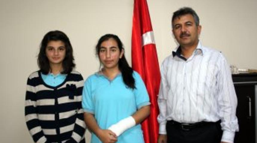 Ceyhan&rsquo;da Bur&ccedil; Okulları&rsquo;na &uuml;&ccedil; &ouml;d&uuml;l birden